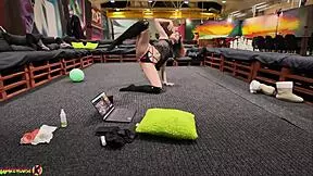 french babe on webcam uses a dildo to pleasure herself