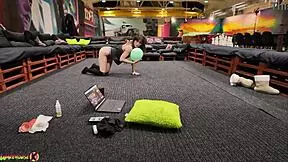 french babe on webcam uses a dildo to pleasure herself