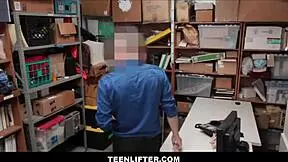 Aurora Winters Digeledah dan Digewe Wrex Oliver