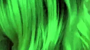 le chupo la verga y lo monto como una perra hasta dejarlo sin una gota de leche