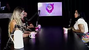 मार्सेली मेलो एस्कॉर्ट बनाम कंटेंट क्रिएटर के अंतर समझाती है, ऑनलाइन एक्सपोज़िंग के लिए कंपाइल्ड, शीयर रेड लिंगरी में फेटिश के साथ एक्स को ट्रिक्स