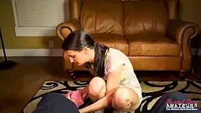 Liten 18+ brunette Peyton suger stor kuk og får fitta hamret