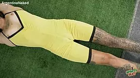 i can't believe this huge thigh-gap puffy cameltoe on skinny tattooed babe!