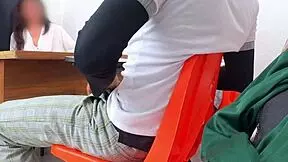 Мексичка наставница захтева тела ученика за пролазак додатног испита у учионици.