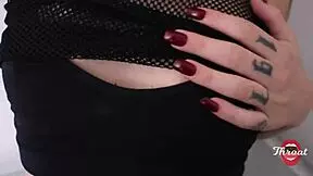 a meia-irmã da minha namorada me deu uma bela mamada na rola quase fomos pegos