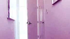 Lesbiske milf Cory og tenåring 18+ Roxy slikker hverandres fitte.