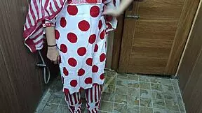 hindi teen stepson sneaks behind stepmom changing and she likes it 😈