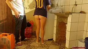 Dona De Casa Casada Paga Técnico De Máquina De Lavar Com A Buceta