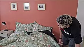 enteado aprende com milf safada