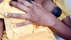 Intensiivinen intialainen raskaana oleva äitipuoli upeat tissit