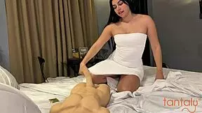 �intercambio de pollas mi hermanastro me encuentra follando con mi mu�eco sexual tantaly