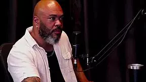 lack of communication in relationships? women exploring more, training two hands - cadu sem folego