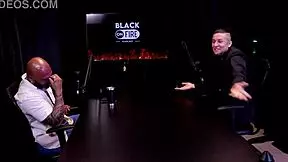 lack of communication in relationships? women exploring more, training two hands - cadu sem folego