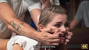 Bogati očka 69 z obrito punco sina