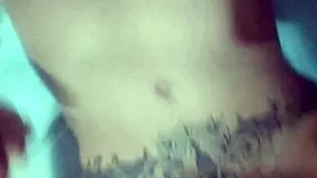 Coroa Tirando a Virgindade do Novinho e Fica Gemendo de Prazer Vendo Ele Encher Sua Buceta de Porra