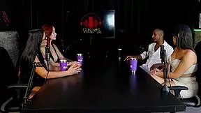 morena safada rebola gostoso em cima do negão fazendo boquete depois de falar em ter a liberdade para gemer como quer.