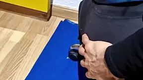 dos mejores amigos jugando a follar antes del entrenamiento de futbol