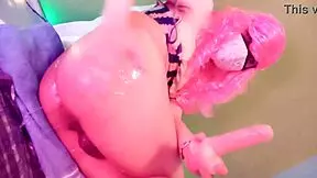 tranny comiendo uvas por el culo trailer - maddy diamond