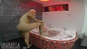 MADRE SOLTERA VENEZOLANA SE COME UNA POLLA EXTRANJERA SIN CONDON DENTRO DE UN JACUZZI EN MEDELLIN LOL