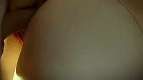 Meu colega puxou minha calcinha de lado e me fudeu gostoso no dorm.