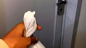 Colombian woman orders delivery and pays with sex