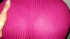 LATINA CALIENTE CON GRANDES TETAS NATURALES SE LA FOLLAn DESPUéS DE SUBIR A LA CASA!