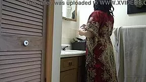 Pakistani Stepmother Shocked As Stepson Cums Inside Her Pussy