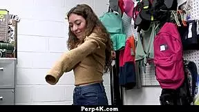 OFFICER STOPS the SHOPLIFTER at WORK before she GETS AWAY - perp4k