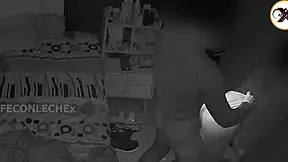 Mi madrastra se mete en mi habitaci�n mientras me masturbo y mete mi verga en su culo