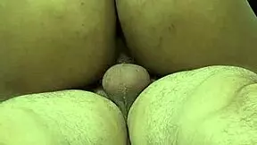 que rico sentir un macho correrse dentro mientras le cabalgo la verga con mi gran culo