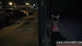 Modelo BDSM com óculos é dominada