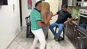 왜 여친을 친구에게 레게톤 춤 추라고 빌려줬는데 그가 그녀에게 자지 문질러?