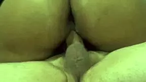 que rico sentir un macho correrse dentro mientras le cabalgo la verga con mi gran culo