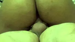 que rico sentir un macho correrse dentro mientras le cabalgo la verga con mi gran culo