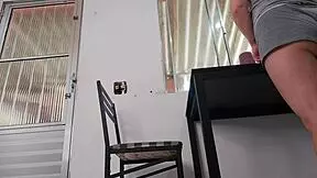 Enteada senta no meu colo com sua bunda perfeita para tomar caf�