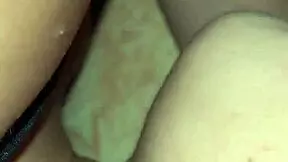 me intenta meter el dedo en el culito apretado de la teen