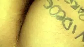 me intenta meter el dedo en el culito apretado de la teen