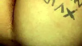 me intenta meter el dedo en el culito apretado de la teen