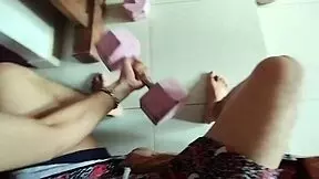 Špehoval nevlastnú sestru, teraz šukám jej veľký zadok?