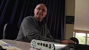 Remaja 18+ nakal dan seksi umur 18 tahun godain kakek dan telan cumnya