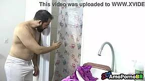 eu dei jeito de ir ver minha enteada no banho!