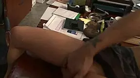 Rachel Roxxx Patronunu Büyük Memeleri ve Islak Amıyla Memnun Ediyor