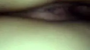 Putita Calenturienta En Bata Dando Coño