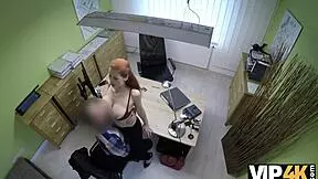 Isabella shaves her pussy to fuck for a big loan in casting.