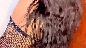 Olha nos meus olhos e sente essa buceta molhada macia apertando at� voc� gozar dentro dentro de mim