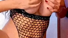 Olha nos meus olhos e sente essa buceta molhada macia apertando at� voc� gozar dentro dentro de mim