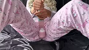 asian teen masturbating her horny pussy to big squirt orgasm