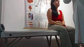 ginecologista enfia dedo no cu e fode paciente