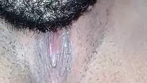 el me chupo todo el clitoris hasta llegar al orgasmo