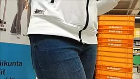 Check out this teen's ass in tight jeans on hidden cam.